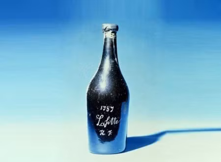 9. 1787 Chateau Lafite Năm 1985, ông vua xuất bản Malcolm Forbes đã trả gần 160.000 USD cho một chai vang 1787, tương đương 315.000 USD ngày nay. Nhiều nguồn tin cho rằng, đây là loại được lấy từ hầm rượu của cố Tổng thống Mỹ Thomas Jefferson, trên thân chai có các chữ cái ThJ. Tuy nhiên, tới nay loại rượu này không còn sử dụng để uống, người ta chỉ mua nhằm mục đích sưu tập, trưng bày. Năm 1985, ông vua xuất bản Malcolm Forbes đã trả gần 160.000 USD cho chai vang 1787, tương đương 315.000 USD ngày nay. Nhiều nguồn tin cho rằng, đây là loại được lấy từ hầm rượu của cố Tổng thống Mỹ Thomas Jefferson, trên thân chai có các chữ cái ThJ. Tuy nhiên, tới nay loại rượu này không còn sử dụng để uống, người ta chỉ mua nhằm mục đích sưu tập, trưng bày.