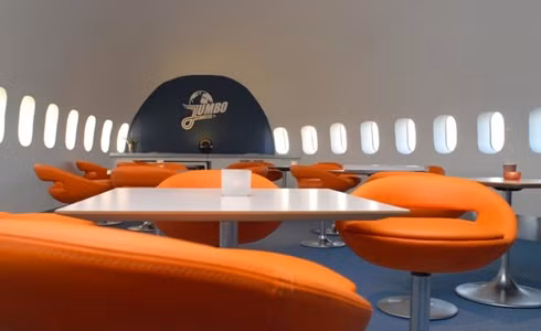 Những bộ bàn ghế hết sức trang nhã và ấm cúng