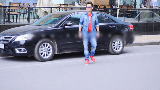 Hoàng Hải Mới đây, Hoàng Hải khoe trên mặt báo chiếc xế hộp mới tinh của mình. Hoàng Hải cho biết đây là chiếc xe Hải tự tay mua bằng khoản tiền để dành được. Không phải là xe cực đỉnh, nhưng anh chàng đã thật sự rất vui vì thành quả này.