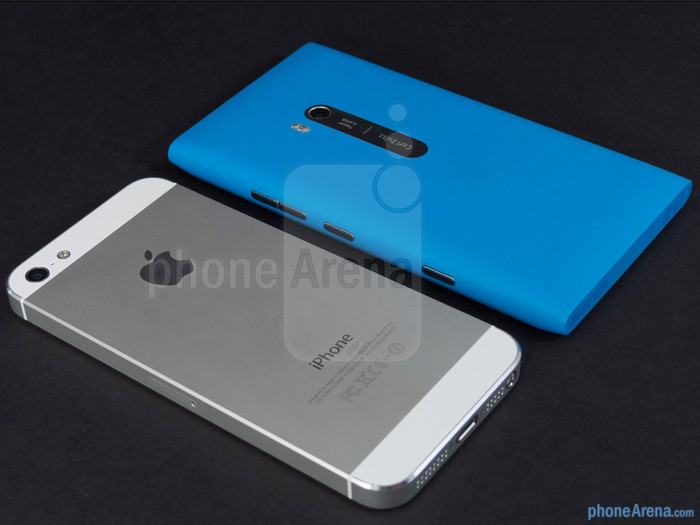 Iphone 5 mang kiểu dáng thời trang an toàn với ốp lưng phủ nhôm bóng. Iphone 5 mang kiểu dáng thời trang an toàn với ốp lưng phủ nhôm bóng.