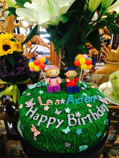 Hồng Nhung làm lễ thôi nôi cho hai bé Tôm và Tép Hồng Nhung làm lễ thôi nôi cho hai bé Tôm và Tép