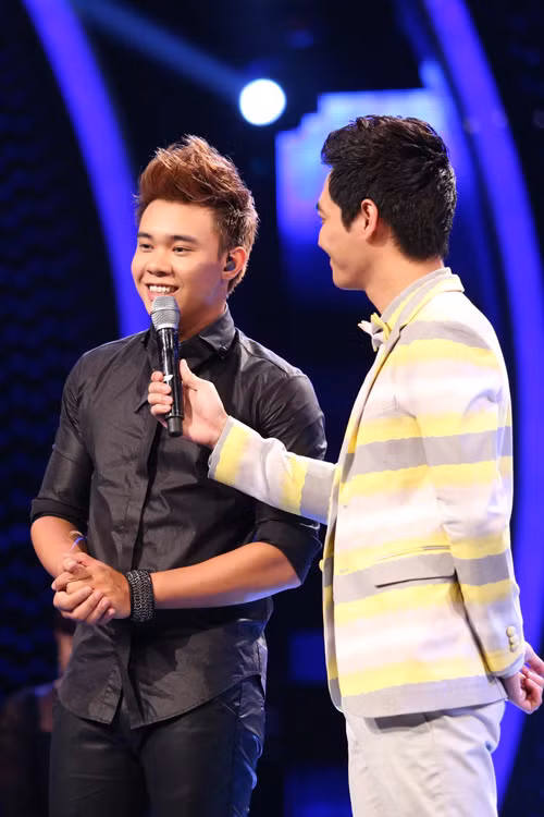 Đông Hùng khiến người xem không cầm nổi nước mắt với câu chuyện về gia đình mình