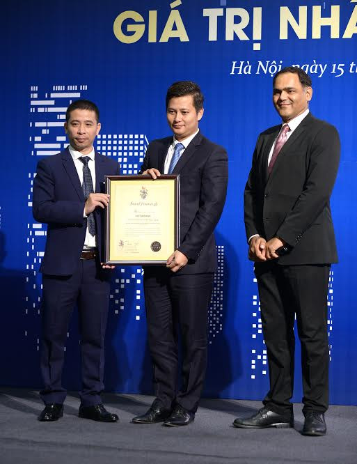 Brand Finance trao chứng nhận VietinBank lọt vào Top 10 thương hiệu giá trị nhất Việt Nam với giá trị thương hiệu 249 triệu USD và chỉ số sức mạnh thương hiệu A+. Brand Finance trao chứng nhận VietinBank lọt vào Top 10 thương hiệu giá trị nhất Việt Nam với giá trị thương hiệu 249 triệu USD và chỉ số sức mạnh thương hiệu A+.