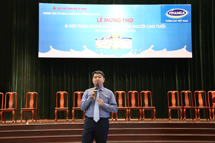 PGS.TS BS Nguyễn Anh Tuấn – ĐH Y Dược TP.HCM tư vấn về chế độ dinh dưỡng cho người cao tuổi. PGS.TS BS Nguyễn Anh Tuấn – ĐH Y Dược TP.HCM tư vấn về chế độ dinh dưỡng cho người cao tuổi.