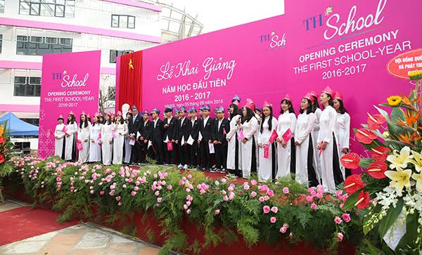 Những học sinh đầu tiên của TH School.