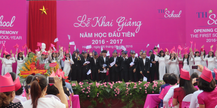 Tiết mục văn nghệ sôi động chào mừng ngày khai giảng của học sinh TH School