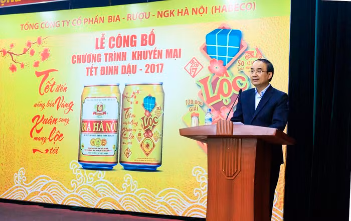 HABECO chính thức công bố Chương trình khuyến mại bia lon Hà Nội Tết 2017. Ảnh: Ông Nguyễn Hồng Linh – Tổng giám đốc HABECO phát biểu tại chương trình. HABECO chính thức công bố Chương trình khuyến mại bia lon Hà Nội Tết 2017. Ảnh: Ông Nguyễn Hồng Linh – Tổng giám đốc HABECO phát biểu tại chương trình.