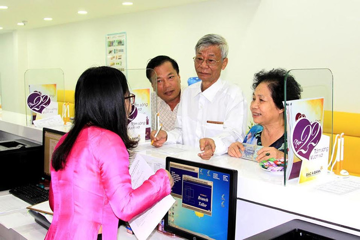 Những khách hàng đầu tiên đến giao dịch tại BAC A BANK Chi nhánh Hà Nam. Những khách hàng đầu tiên đến giao dịch tại BAC A BANK Chi nhánh Hà Nam.