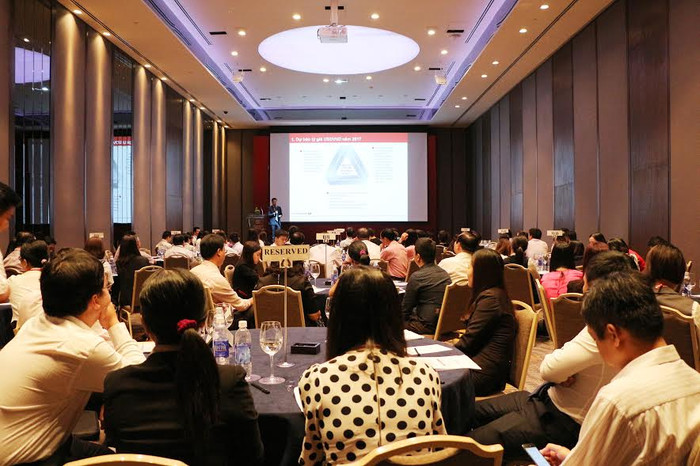 Techcombank vừa tổ chức thành công hội thảo các vấn đề pháp lý và biện pháp giảm thiểu rủi ro trong hoạt động thương mại xuất nhập khẩu dành cho các khách hàng là doanh nghiệp xuất nhập khẩu tại khách sạn Sheraton, TP.Hồ Chí Minh. Techcombank vừa tổ chức thành công hội thảo các vấn đề pháp lý và biện pháp giảm thiểu rủi ro trong hoạt động thương mại xuất nhập khẩu dành cho các khách hàng là doanh nghiệp xuất nhập khẩu tại khách sạn Sheraton, TP.Hồ Chí Minh.