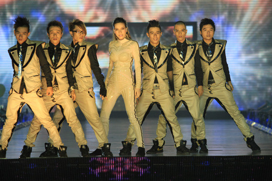 Hồ Ngọc Hà là ca sỹ phòng thu nổi tiếng nhưng khi hát live, chị lại không được đánh giá cao