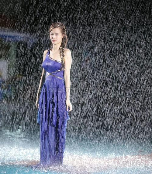 "Sau mỗi giấc mơ" là một ca khúc ballad nhẹ nhàng và sâu lắng được Đông Nhi thể hiện dưới trời mưa xối xả để nói lên tâm trạng đau khổ của một cô gái mất đi người mình yêu thương. "Sau mỗi giấc mơ" là một ca khúc ballad nhẹ nhàng và sâu lắng được Đông Nhi thể hiện dưới trời mưa xối xả để nói lên tâm trạng đau khổ của một cô gái mất đi người mình yêu thương.