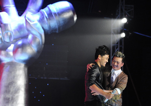 Ngọc Luân khi được Đàm Vĩnh Hưng chọn vào đội ở Giọng hát Việt 2012. Ngọc Luân khi được Đàm Vĩnh Hưng chọn vào đội ở Giọng hát Việt 2012.