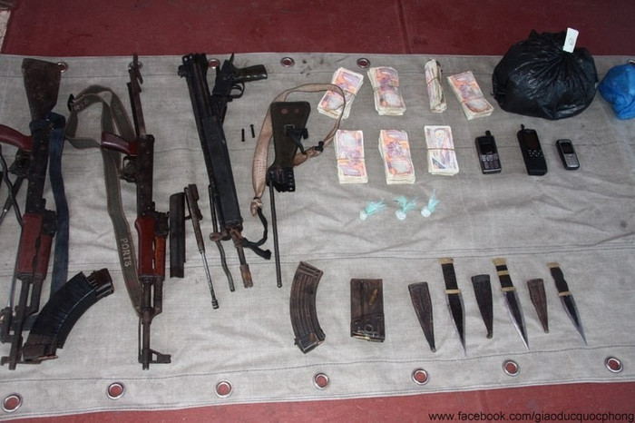 Vũ khí, tiền và ma tuý của hải tặc Somali Vũ khí, tiền và ma tuý của hải tặc Somali