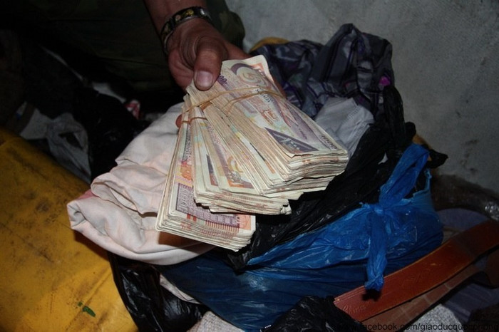 Tiền, gạo và những túi đường của những tên hải tặc Tiền, gạo và những túi đường của những tên hải tặc