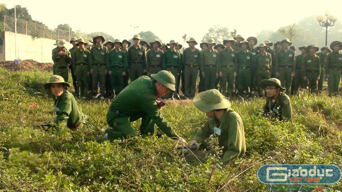 Học viên học cách di chuyển nhẹ nhàng không để phát ra tiếng động. Học viên học cách di chuyển nhẹ nhàng không để phát ra tiếng động.
