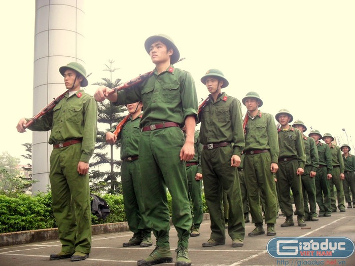 Nội dung học đội hình, đội ngũ rèn luyện tác phong nghiêm trang, kỷ luật. Nội dung học đội hình, đội ngũ rèn luyện tác phong nghiêm trang, kỷ luật.