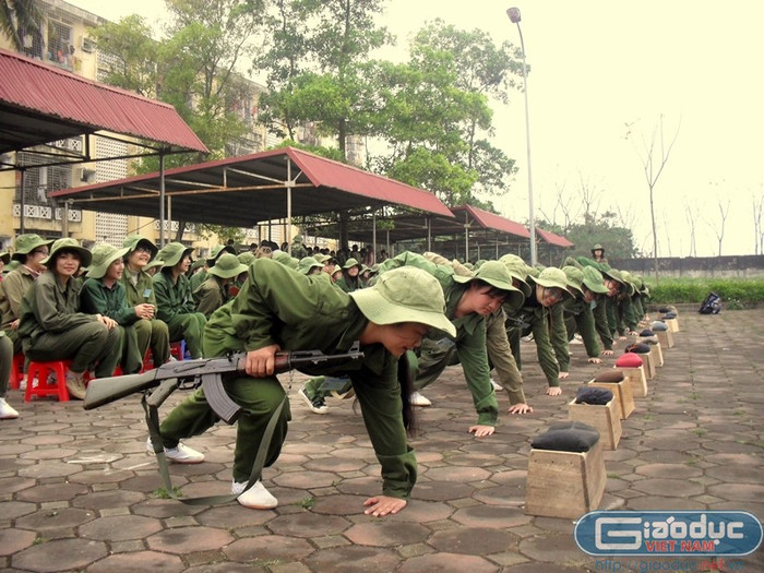 Bài tập luyện trong bộ môn bắn súng là một trong số rất nhiều nội dung mà sinh viên phải học trong chương trình giáo dục quốc phòng. Bài tập luyện trong bộ môn bắn súng là một trong số rất nhiều nội dung mà sinh viên phải học trong chương trình giáo dục quốc phòng.