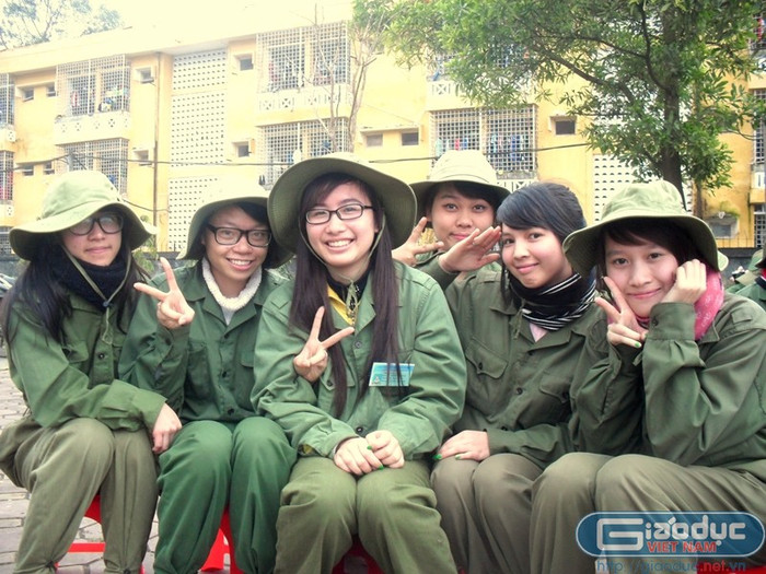 Phút giải lao tại thao trường, nét trẻ trung, năng động của sinh viên luôn hiện trên khuôn mặt xinh xắn. Phút giải lao tại thao trường, nét trẻ trung, năng động của sinh viên luôn hiện trên khuôn mặt xinh xắn.