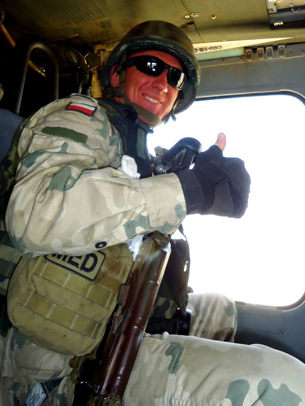 Lính Ba Lan huấn luyện di tản khẩn cấp bằng trực thăng cùng lính Mỹ tại căn cứ ở Ghazni Lính Ba Lan huấn luyện di tản khẩn cấp bằng trực thăng cùng lính Mỹ tại căn cứ ở Ghazni