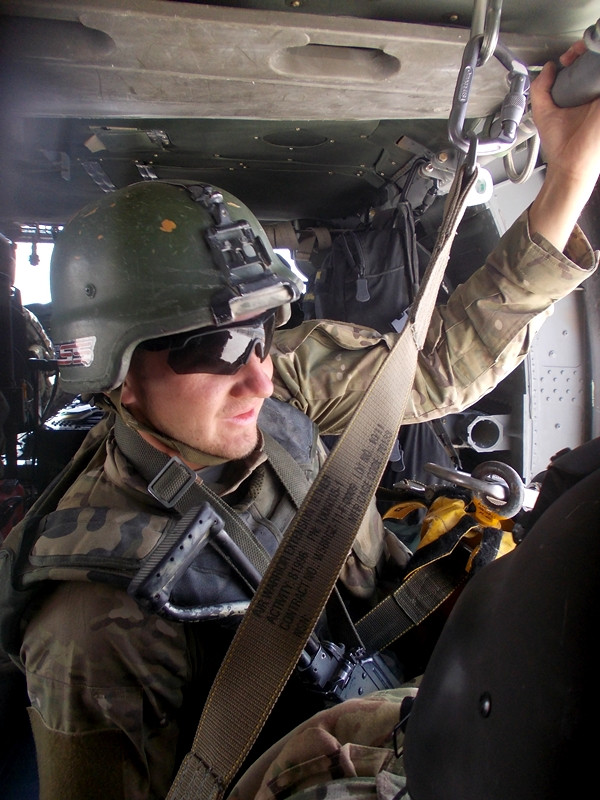 Lính Ba Lan huấn luyện di tản khẩn cấp bằng trực thăng cùng lính Mỹ tại căn cứ ở Ghazni Lính Ba Lan huấn luyện di tản khẩn cấp bằng trực thăng cùng lính Mỹ tại căn cứ ở Ghazni