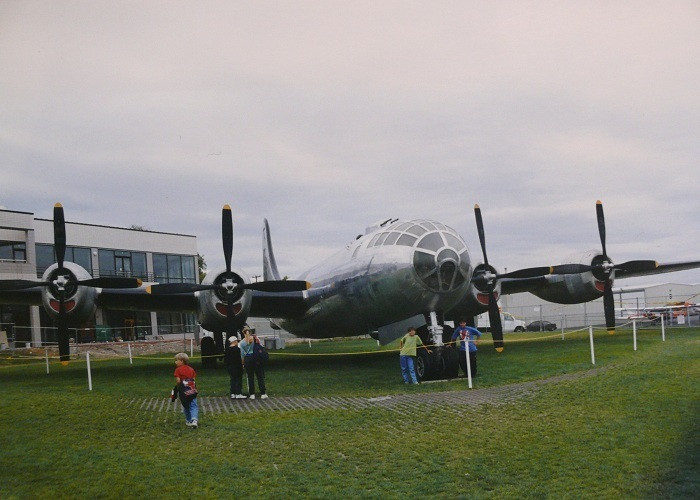 Hình ảnh máy bay ném bom huyền thoại B-29, kẻ đã ném 2 quả bom nguyên tử xuống Nhật Bản