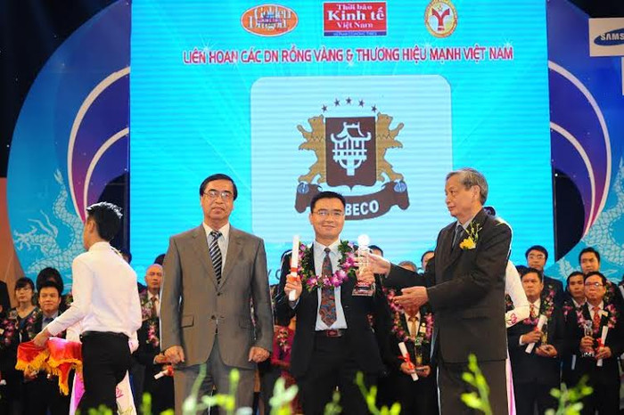 Tổng công ty CP Bia – Rượu – Nước giải khát Hà Nội (HABECO) vinh dự nhận giải thưởng Thương hiệu mạnh Việt Nam 2014. Tổng công ty CP Bia – Rượu – Nước giải khát Hà Nội (HABECO) vinh dự nhận giải thưởng Thương hiệu mạnh Việt Nam 2014.