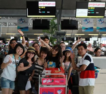 Việc hãng hàng không Vietjet cam kết hỗ trợ mức giá giảm nhiều như năm nay, chắc chắn sẽ giúp kích cầu du lịch nội địa đáng kể, giúp người dân thêm cơ hội bay giá tiết kiệm và đi du lịch giá rẻ. Việc hãng hàng không Vietjet cam kết hỗ trợ mức giá giảm nhiều như năm nay, chắc chắn sẽ giúp kích cầu du lịch nội địa đáng kể, giúp người dân thêm cơ hội bay giá tiết kiệm và đi du lịch giá rẻ.