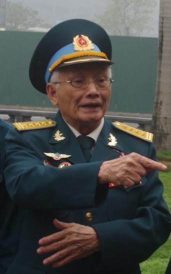 Đại tá Trần Liên - nguyên cán bộ Ban nghiên cứu không quân, nguyên Phó Tư lệnh Binh chủng Ra-đa: Việc đề xuất mở thêm các hãng hàng không phải được xem xét kỹ lưỡng, bàn thảo cụ thể, thấu đáo, đảm bảo đáp ứng được các yêu cầu về quốc phòng - an ninh... Đại tá Trần Liên - nguyên cán bộ Ban nghiên cứu không quân, nguyên Phó Tư lệnh Binh chủng Ra-đa: Việc đề xuất mở thêm các hãng hàng không phải được xem xét kỹ lưỡng, bàn thảo cụ thể, thấu đáo, đảm bảo đáp ứng được các yêu cầu về quốc phòng - an ninh...