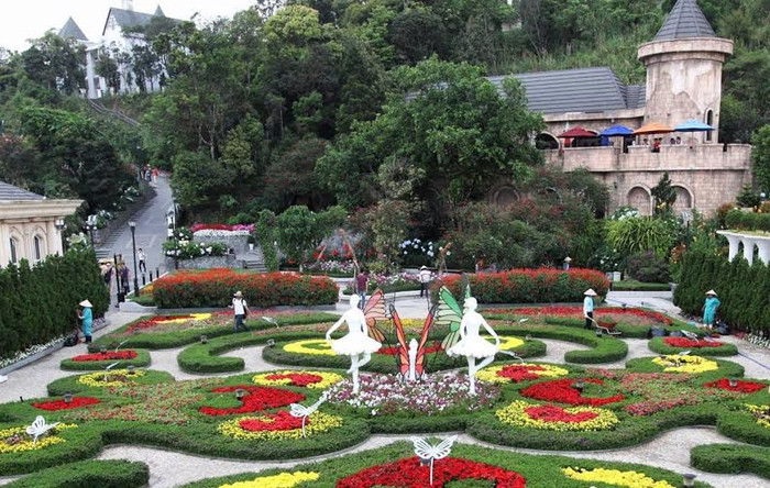 Tới đây, việc trồng mới, quy hoạch sẽ được làm bài bản hơn. Vườn hoa Le Jardin’D Amour sẽ được đầu tư, thực hiện mới theo tư vấn của các chuyên gia Pháp với nội dung và hành trình khám phá là những câu chuyện cổ tích kỳ thú được thêu vẽ từ hoa và các cây cảnh. Làng Pháp sẽ là nơi hội tụ những loài hoa đến từ Pháp và Châu u như: Các loại Hoa Hồng, Cúc Susi, Păng – xê…