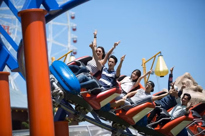 Cùng với mức giá vé đã giảm 50%, du khách được thỏa sức trải nghiệm 16 trò chơi hiện đại trong Asia Park với số lượt không giới hạn. Cùng với mức giá vé đã giảm 50%, du khách được thỏa sức trải nghiệm 16 trò chơi hiện đại trong Asia Park với số lượt không giới hạn.