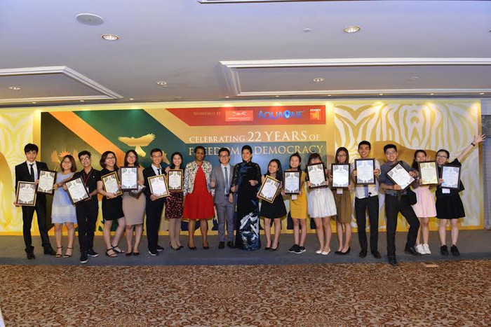 SV các trường Đại Học, Cao đẳng tại TP.HCM nhận thư cảm ơn từ Lãnh Sự Nam Phi tại TP.HCM vì những đóng góp trong các hoạt động cộng đồng từ thiện xã hội, đồng hành cùng Lãnh sự quán Nam phi tại TP.HCM. SV các trường Đại Học, Cao đẳng tại TP.HCM nhận thư cảm ơn từ Lãnh Sự Nam Phi tại TP.HCM vì những đóng góp trong các hoạt động cộng đồng từ thiện xã hội, đồng hành cùng Lãnh sự quán Nam phi tại TP.HCM.