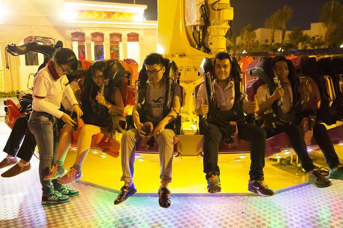 Mang đến những xúc cảm mạnh, Singapore Sling đặc biệt thích hợp cho tất cả những du khách ưa thích mạo hiểm, khám phá, khao khát được chinh phục và mong muốn thử thách lòng dũng cảm của bản thân. Mang đến những xúc cảm mạnh, Singapore Sling đặc biệt thích hợp cho tất cả những du khách ưa thích mạo hiểm, khám phá, khao khát được chinh phục và mong muốn thử thách lòng dũng cảm của bản thân.