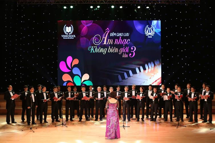Dàn hợp xướng Hanoi Korean Male Choir (Hàn Quốc) đã trình diễn nhiều tác phẩm nổi tiếng trong đêm nhạc. Vượt qua mọi khoảng cách, không gian, tuổi tác, ngôn ngữ, m nhạc thực sự gắn kết mọi người trong đêm nhạc đầy cảm xúc m nhạc không biên giới. Dàn hợp xướng Hanoi Korean Male Choir (Hàn Quốc) đã trình diễn nhiều tác phẩm nổi tiếng trong đêm nhạc. Vượt qua mọi khoảng cách, không gian, tuổi tác, ngôn ngữ, m nhạc thực sự gắn kết mọi người trong đêm nhạc đầy cảm xúc m nhạc không biên giới.