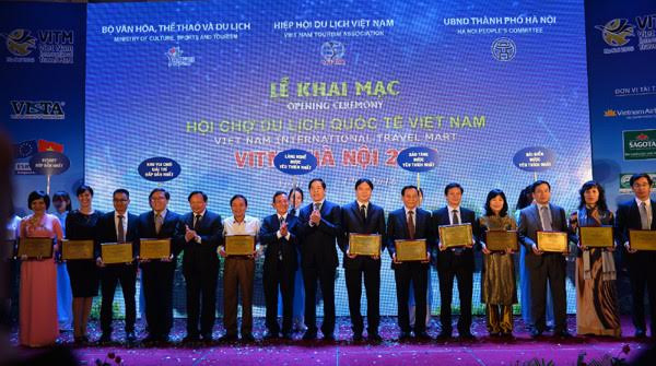 Hệ thống thương hiệu danh tiếng Vinpearl thuộc Tập đoàn Vingroup đã được vinh danh kép trong khuôn khổ giải thưởng “Điểm đến hấp dẫn nhất Việt Nam 2015”. Hệ thống thương hiệu danh tiếng Vinpearl thuộc Tập đoàn Vingroup đã được vinh danh kép trong khuôn khổ giải thưởng “Điểm đến hấp dẫn nhất Việt Nam 2015”.
