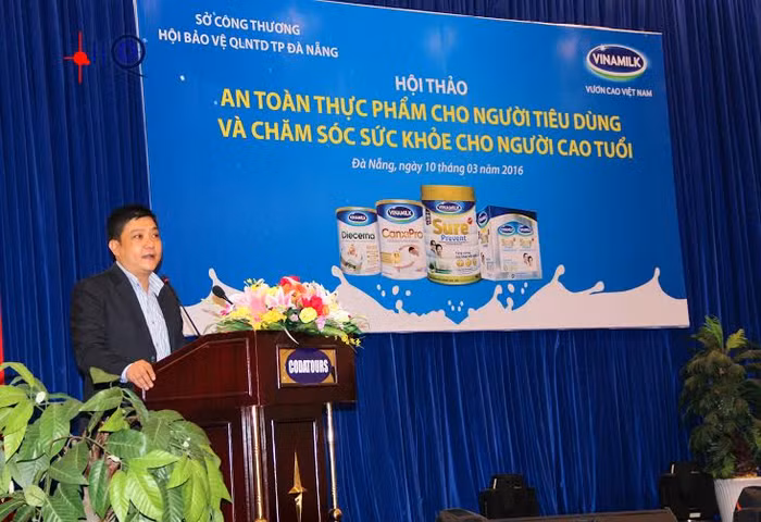 Ông Nguyễn Kim Trung - Giám đốc kinh doanh miền Trung 1 Vinamilk - phát biểu tại hội thảo ở Đà Nẵng. Ông Nguyễn Kim Trung - Giám đốc kinh doanh miền Trung 1 Vinamilk - phát biểu tại hội thảo ở Đà Nẵng.