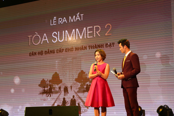 Ca sĩ Mỹ Linh phát biểu trong Lễ ra mắt tòa Summer 2. Ca sĩ Mỹ Linh phát biểu trong Lễ ra mắt tòa Summer 2.
