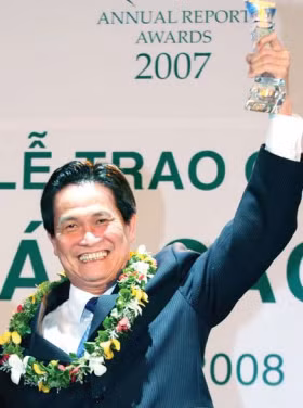 Ông Đặng Văn Thành tại một lễ trao giải cho Sacombank năm 2008.