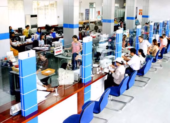 Lộ diện những ngân hàng cắt giảm lương nhân viên 