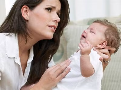 Bé dị ứng sữa mẹ, phải làm sao?