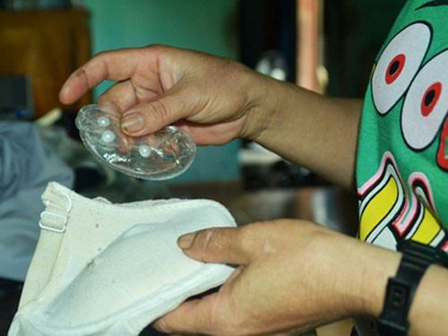 Đã 10 ngày trôi qua, các cơ quan chức năng vẫn chưa kiểm nghiệm được đây là chất "quen" hay "lạ" Đã 10 ngày trôi qua, các cơ quan chức năng vẫn chưa kiểm nghiệm được đây là chất "quen" hay "lạ"