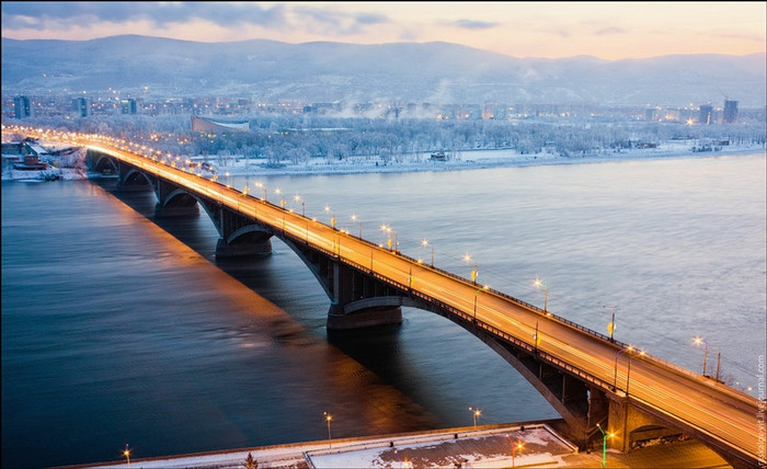 Mùa Đông ở thành phố Krasnoyarsk, Viễn Đông, Nga. Mùa Đông ở thành phố Krasnoyarsk, Viễn Đông, Nga.