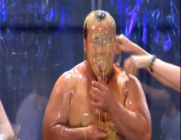 Sự lúng túng và sợ hãi của Hiều Hiền khiến người xem không khỏi bật cười thích thú Sự lúng túng và sợ hãi của Hiều Hiền khiến người xem không khỏi bật cười thích thú