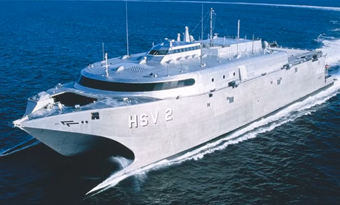 Tàu có sử dụng 4 động cơ Caterpillar, mỗi động cơ có công suất là 7200 kw