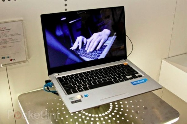 LG Z430 dày 19,9 mm, nặng 1,5 kg. Máy được trang bị chip Core i7, hỗ trợ công nghệ chia sẻ màn hình (giữa máy tính và TV) không dây WiDi của Intel. Máy được trang bị cả ổ SSD và ổ cứng truyền thống, đưa dung lượng lưu trữ của LG Z430 lên tới 500 GB. Tuy nhiên, hiện vẫn chưa rõ LG sẽ bán máy với các model chỉ trang bị ổ SSD hay không. LG cho biết siêu ultrabook Z430 của hãng sẽ chỉ mất 12 giây để khởi động. LG Z430 dày 19,9 mm, nặng 1,5 kg. Máy được trang bị chip Core i7, hỗ trợ công nghệ chia sẻ màn hình (giữa máy tính và TV) không dây WiDi của Intel. Máy được trang bị cả ổ SSD và ổ cứng truyền thống, đưa dung lượng lưu trữ của LG Z430 lên tới 500 GB. Tuy nhiên, hiện vẫn chưa rõ LG sẽ bán máy với các model chỉ trang bị ổ SSD hay không. LG cho biết siêu ultrabook Z430 của hãng sẽ chỉ mất 12 giây để khởi động.