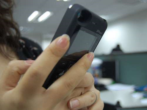 Hàng độc: Phụ kiện biến iPhone 4S thành 3 sim 3 sóng online ảnh 2