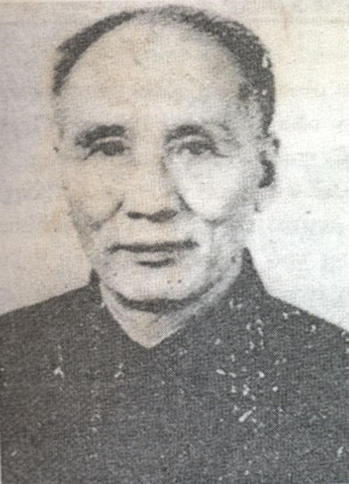 8. Nguyễn Lương Bằng (bí danh Sao Đỏ, tuổi Giáp Thìn, 1904-1979). Ông là nhà cách mạng và được các mọi người xem như người anh cả. Ông quê xã Thanh Tùng, huyện thanh Miện, Hải Dương. Trong 50 năm hoạt động cách mạng, ông đã nhiều lần bị địch bắt. Tuy bị tù đầy và tra tấn cực kỳ dã man nhưng ông vẫn chiến đấu kiên cường, giữ vững khí tiết người Cộng sản và bền bỉ hoạt động trong tổ chức bí mật ở nhà tù. Bằng tấm gương anh dũng, bất khuất của mình, và bằng sự giúp đỡ, dìu dắt ân cần, ông đã góp phần bồi dưỡng nhiều chiến sỹ cách mạng ở nhà tù Sơn La. Ông từng giữ các chức vụ: Phó Chủ tịch nước, Tổng Giám đốc Ngân hàng Quốc gia Việt Nam, Đại sứ đầu tiên của Việt Nam tại Liên Xô, Tổng Thanh tra Chính phủ. 8. Nguyễn Lương Bằng (bí danh Sao Đỏ, tuổi Giáp Thìn, 1904-1979). Ông là nhà cách mạng và được các mọi người xem như người anh cả. Ông quê xã Thanh Tùng, huyện thanh Miện, Hải Dương. Trong 50 năm hoạt động cách mạng, ông đã nhiều lần bị địch bắt. Tuy bị tù đầy và tra tấn cực kỳ dã man nhưng ông vẫn chiến đấu kiên cường, giữ vững khí tiết người Cộng sản và bền bỉ hoạt động trong tổ chức bí mật ở nhà tù. Bằng tấm gương anh dũng, bất khuất của mình, và bằng sự giúp đỡ, dìu dắt ân cần, ông đã góp phần bồi dưỡng nhiều chiến sỹ cách mạng ở nhà tù Sơn La. Ông từng giữ các chức vụ: Phó Chủ tịch nước, Tổng Giám đốc Ngân hàng Quốc gia Việt Nam, Đại sứ đầu tiên của Việt Nam tại Liên Xô, Tổng Thanh tra Chính phủ.