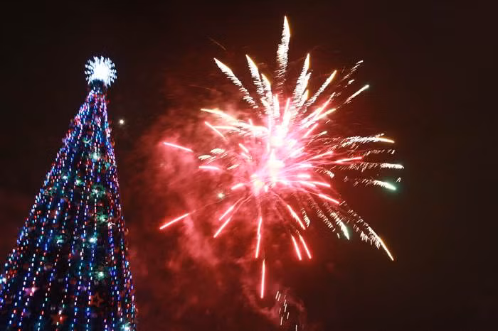 Pháo hoa giữa thời khắc giao thừa thiêng liêng.