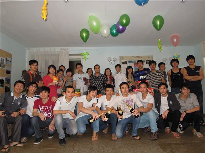 Cùng nhau liên hoan đón năm mới