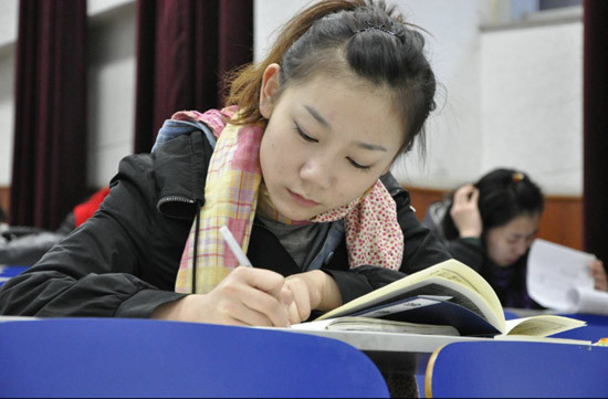 Trải qua thời thơ ấu vất vả trong ngôi nhà dột nát của ông bà, Su thấu hiểu cuộc sống nghèo khó. Cô quyết định thay đổi cuộc đời bằng con đường học vấn.