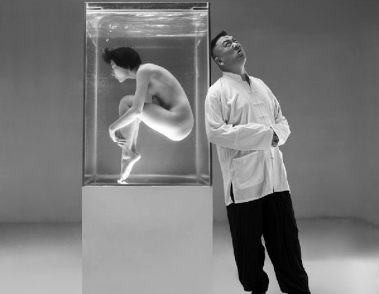 “Lối thoát ở đâu, chúng ta không biết được, xung quanh là tường đồng vách sắt không nhìn thấy được nhưng lại sờ thấy được”